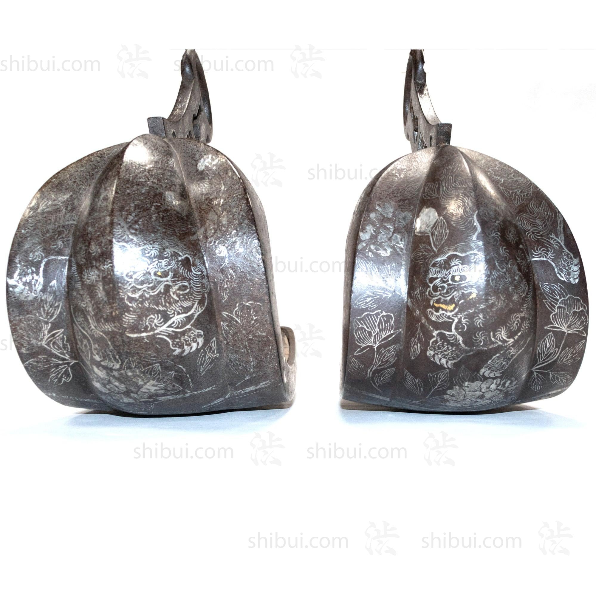 Abumi Stirrups with Inlaid Silver Shishi Motif
