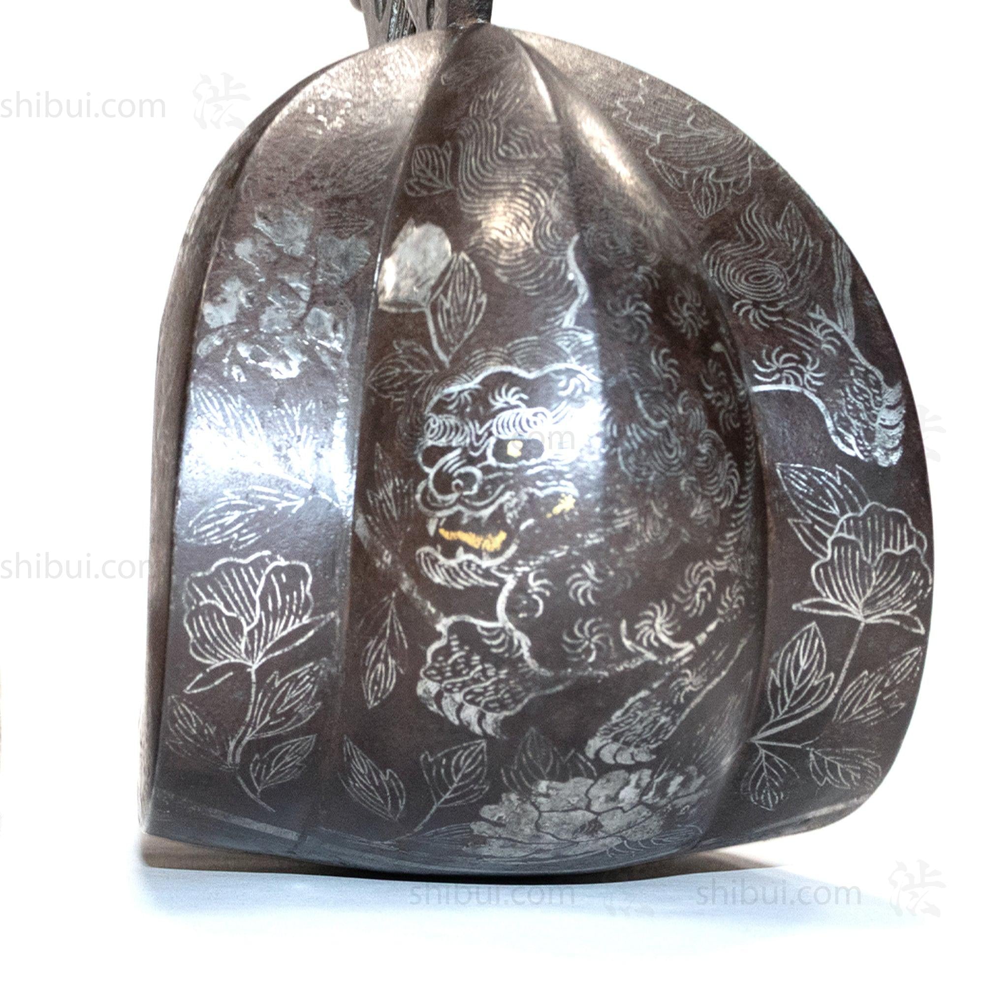 Abumi Stirrups with Inlaid Silver Shishi Motif