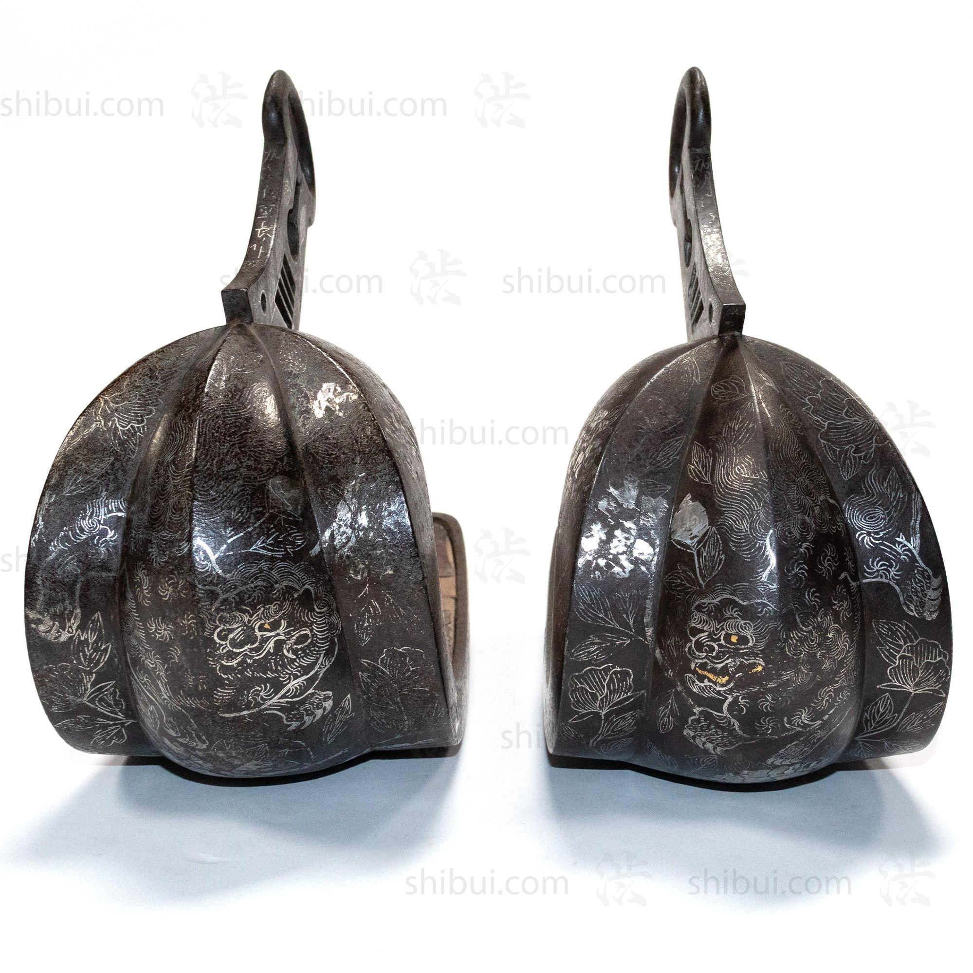 Abumi Stirrups with Inlaid Silver Shishi Motif