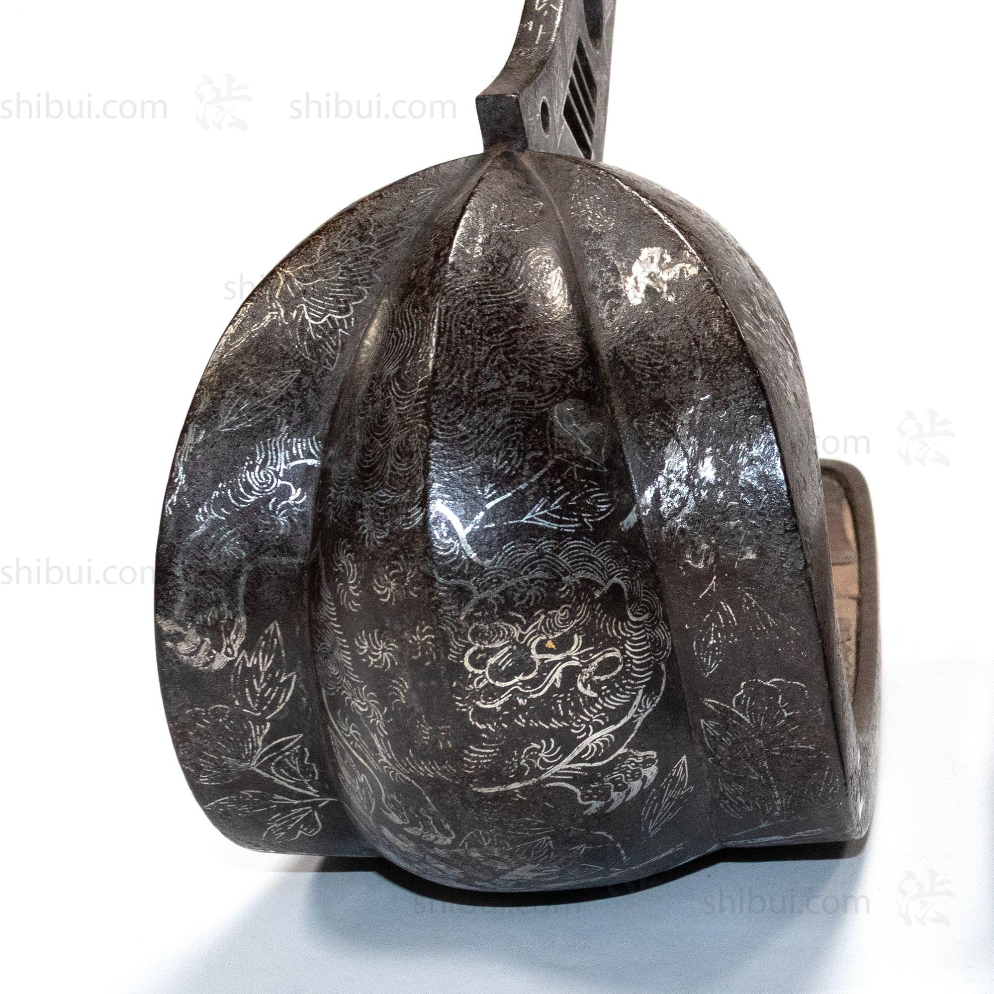 Abumi Stirrups with Inlaid Silver Shishi Motif
