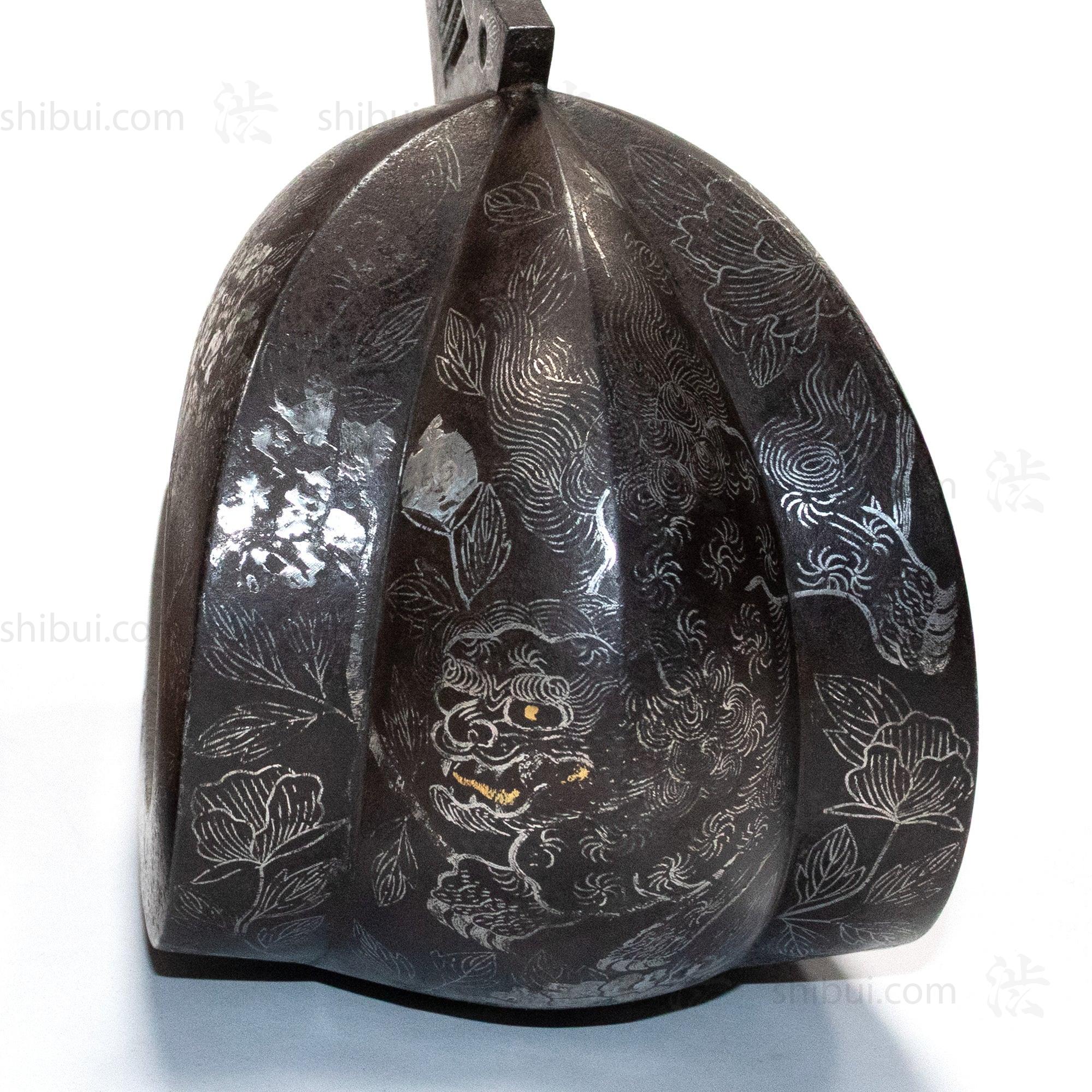 Abumi Stirrups with Inlaid Silver Shishi Motif