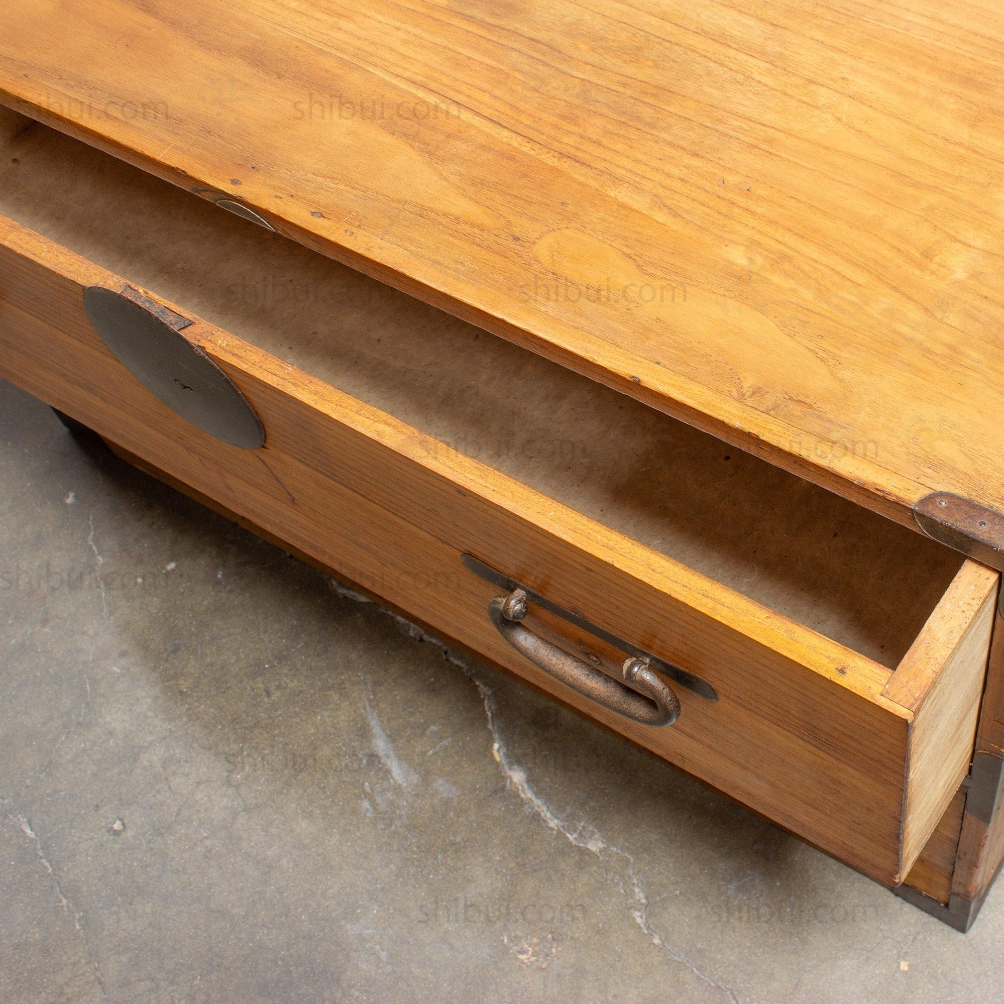 Kiri Isho Dansu | Antique Tansu Clothing Chest