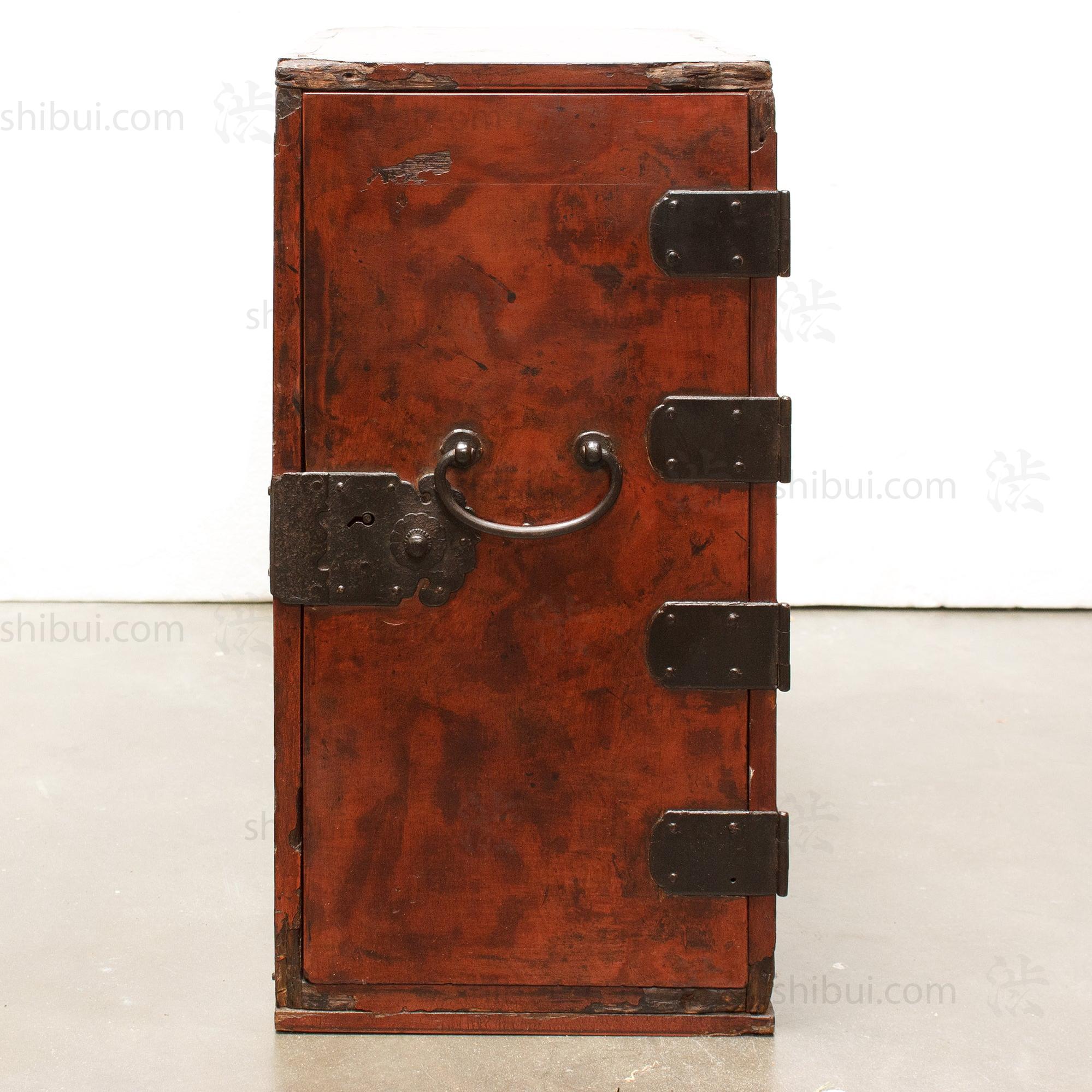 Cho Bako | Merchants chest