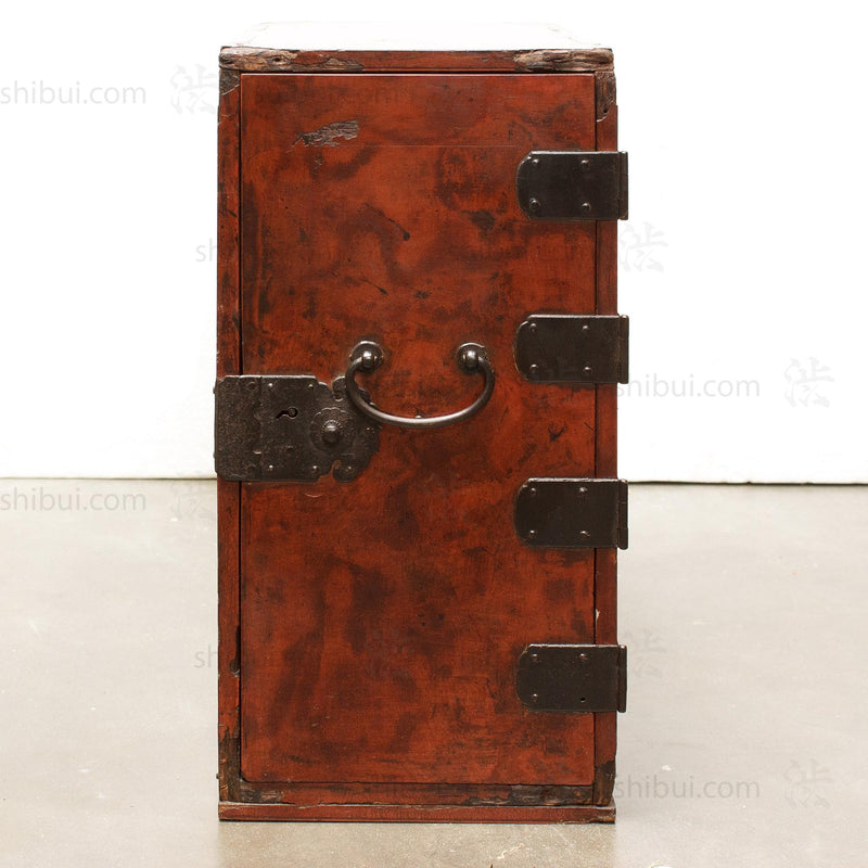 Cho Bako | Merchants chest