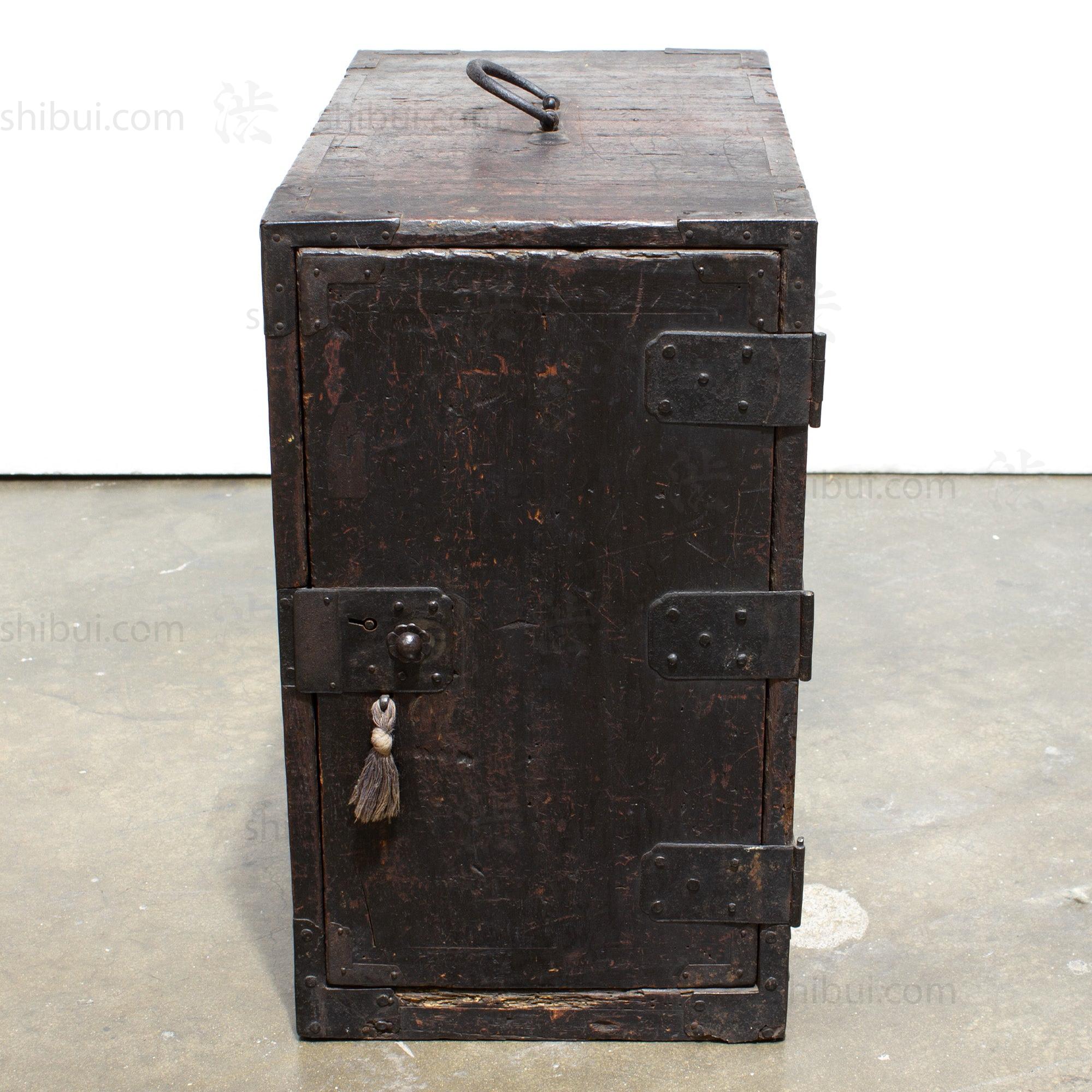 Edo Cho Bako | Merchants Chest