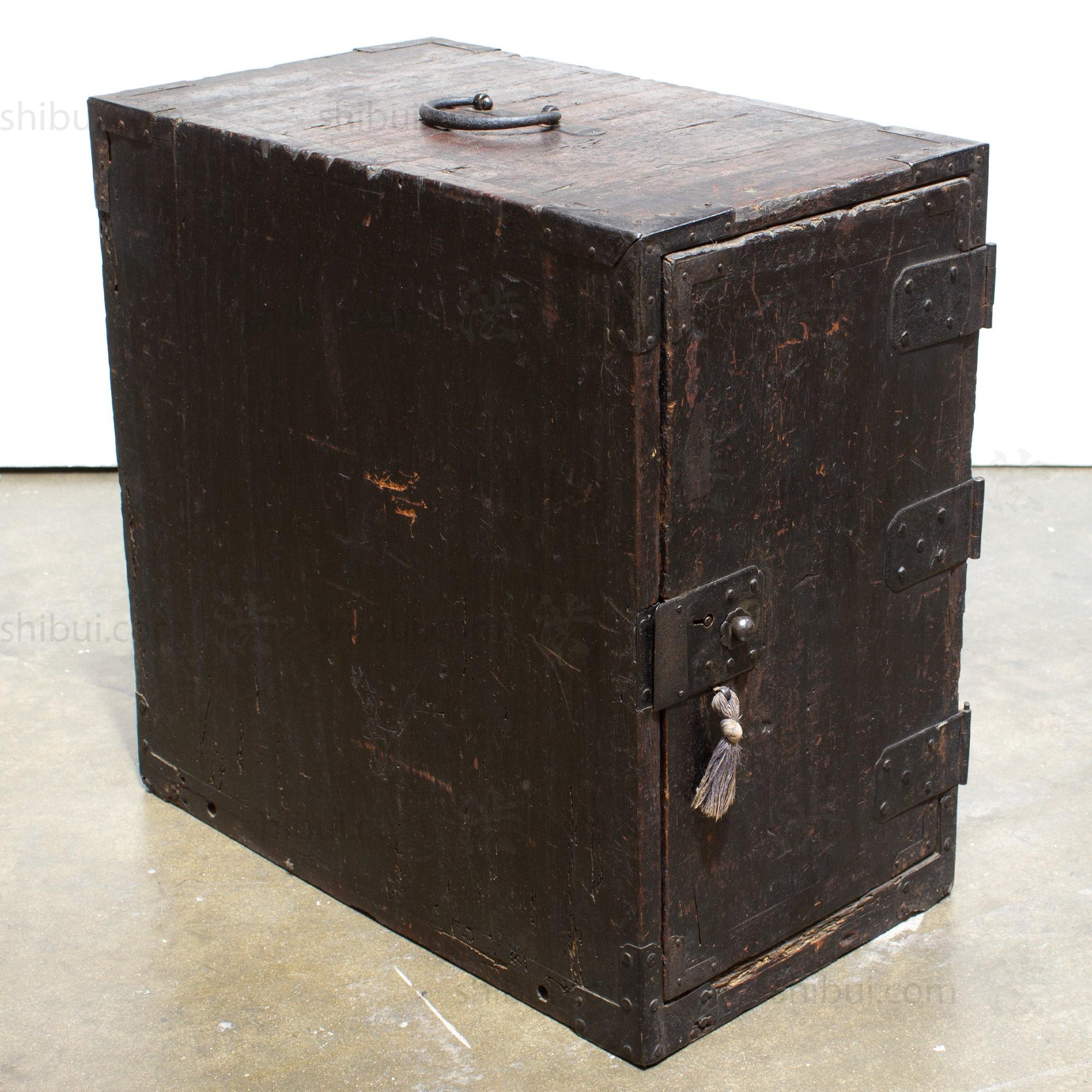 Edo Cho Bako | Merchants Chest