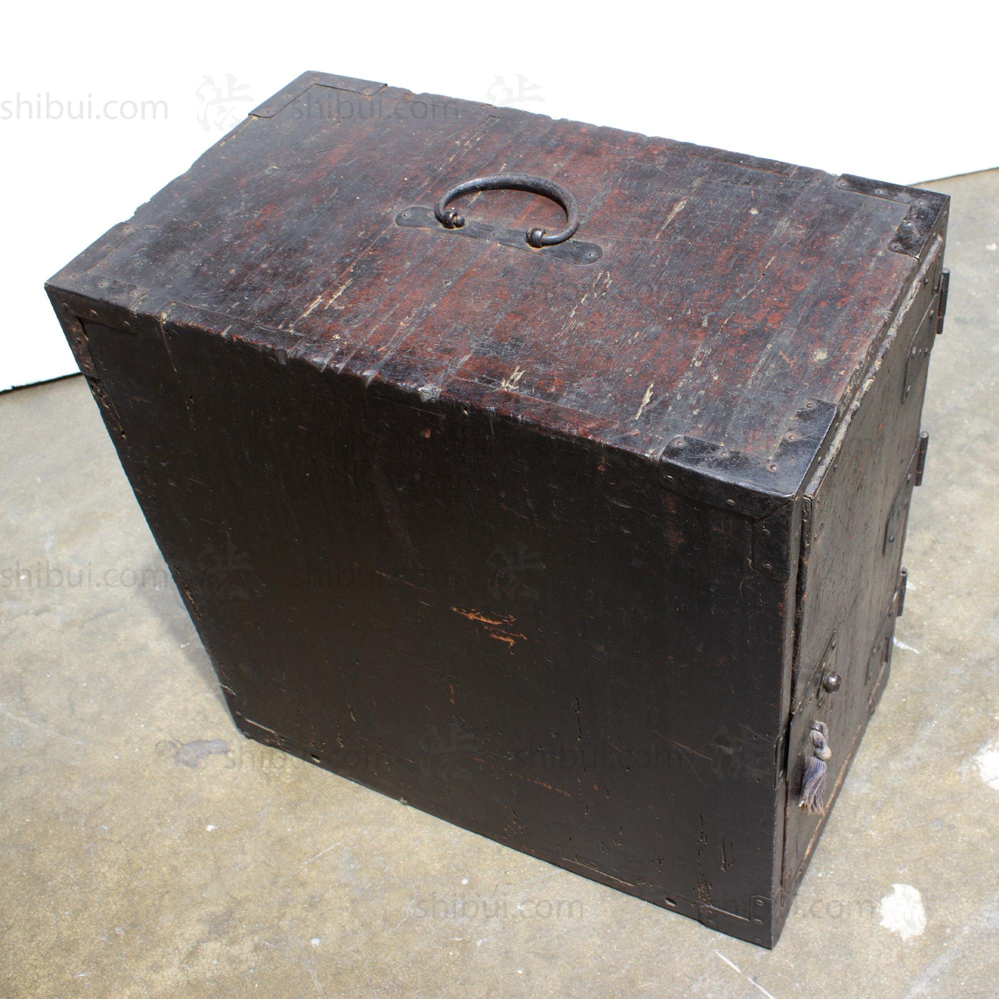 Edo Cho Bako | Merchants Chest