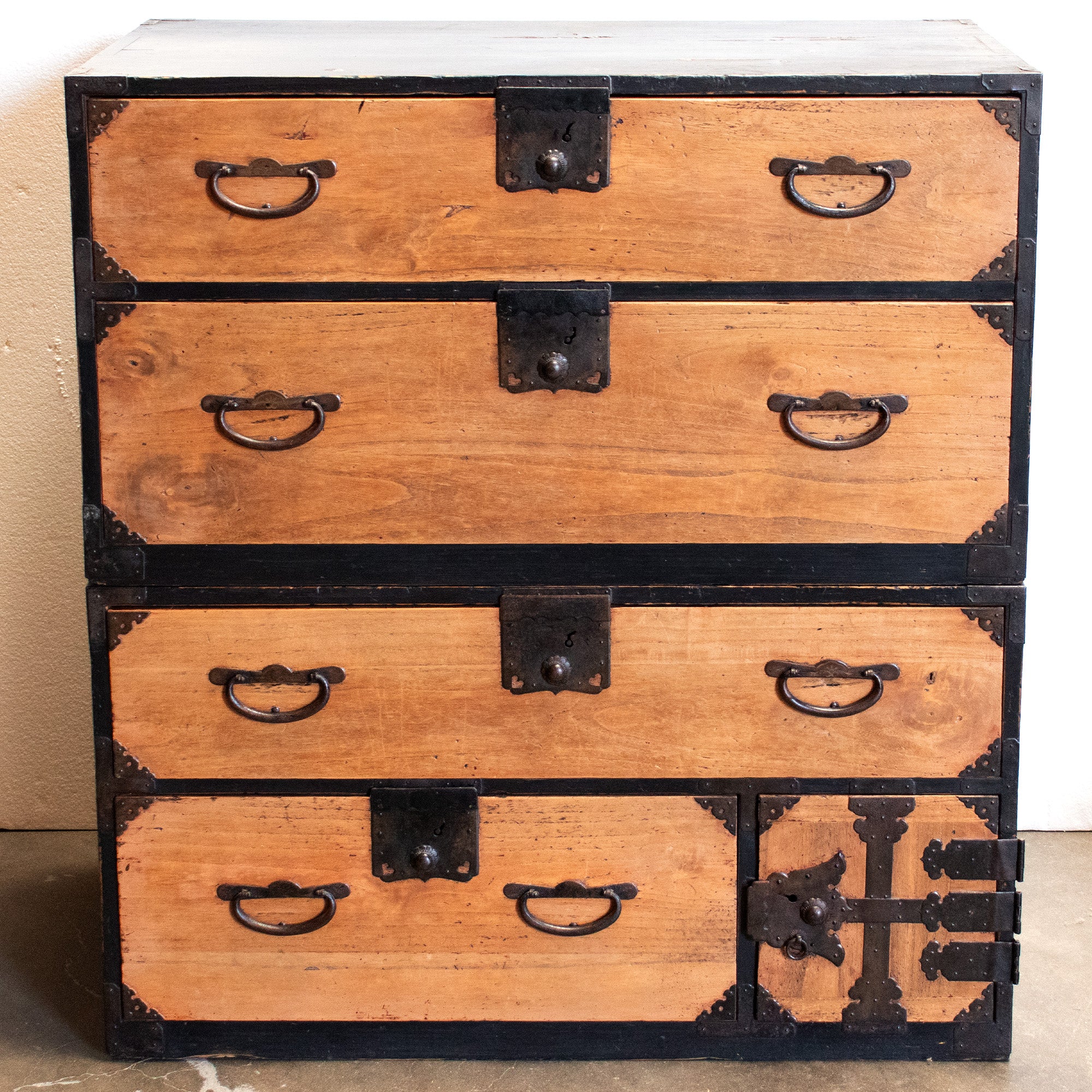 Yamagata Isho Dansu | Antique Tansu Clothing Chest