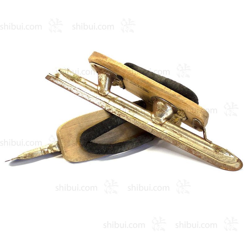 Suberi Geta "Ice Skates" by Watanabe Seiichi