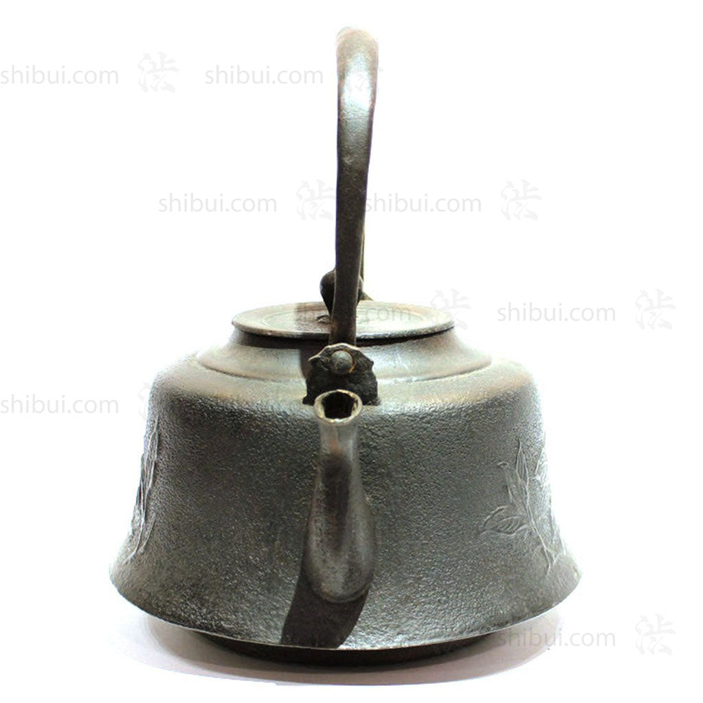 Large Tetsubin with Leaf and Fruit Motif