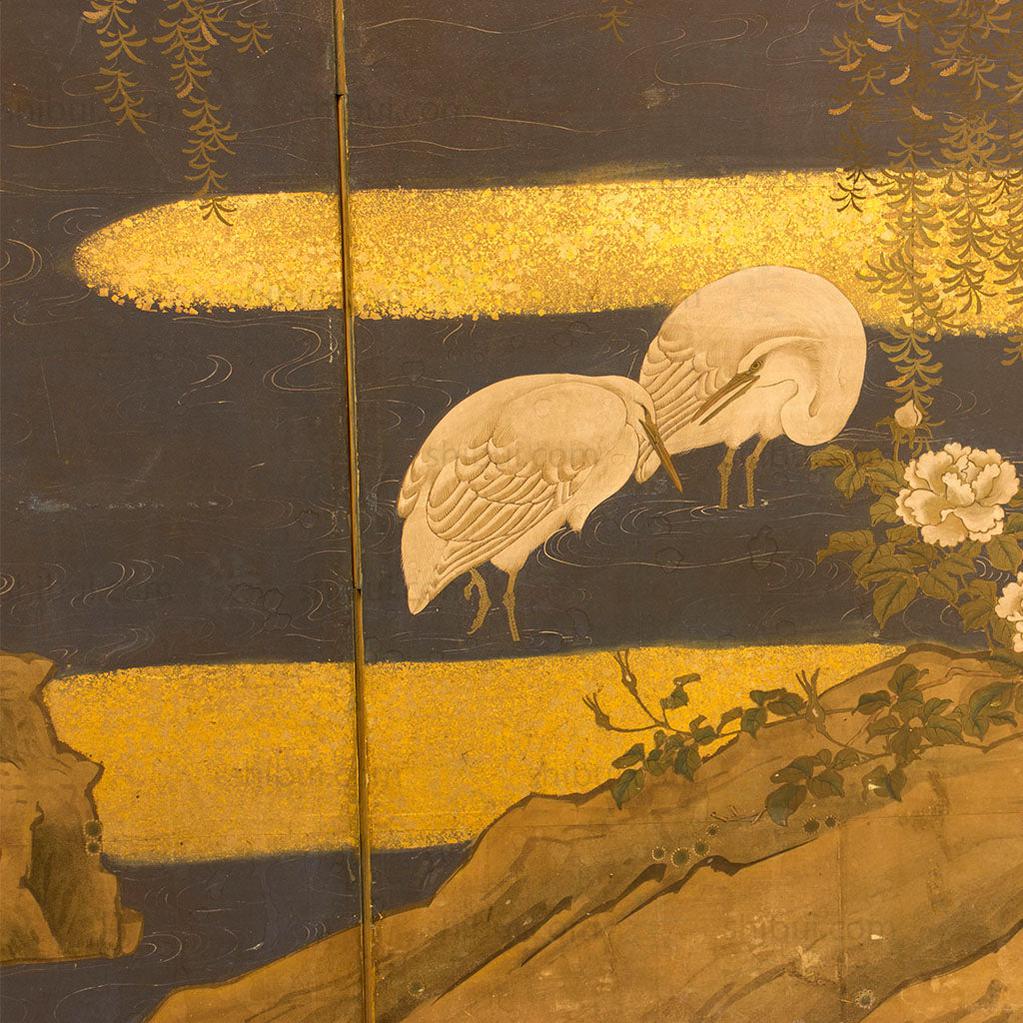 closeup of screen with heron