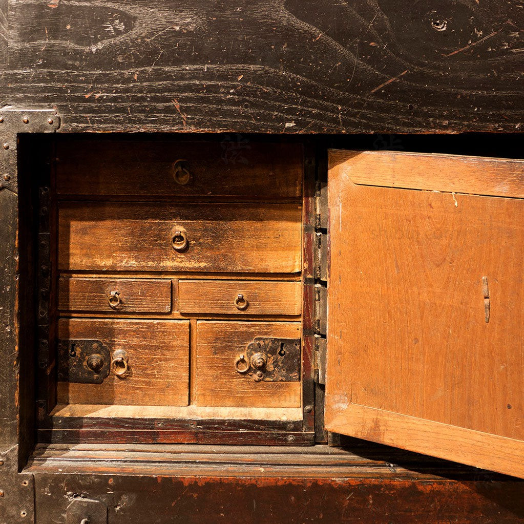 Kuruma Dansu - Large Rolling Merchant Tansu Chest