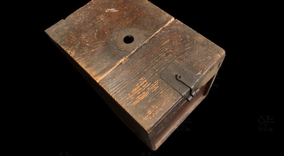 top of brown box with hole and lid
