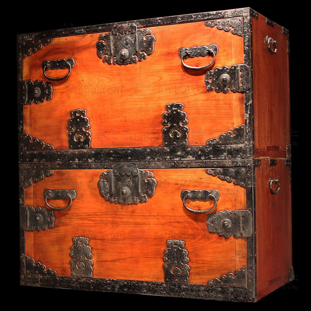 Antique Tansu: japanese hangai clothing chest