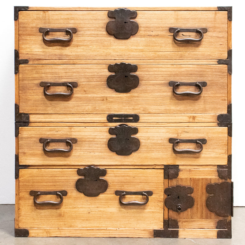 Kiri Isho Dansu | Antique Tansu Clothing Chest